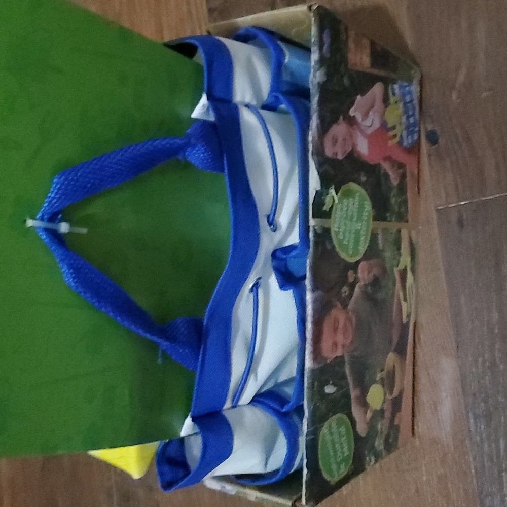 Little Tikes Growing Garden hand tools and bag - Picture 2 of 2